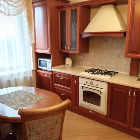 1-Комнатная Квартира Вип Уровня Посуточно В Ужгороде. Ул.И.Франка. מראה חיצוני תמונה